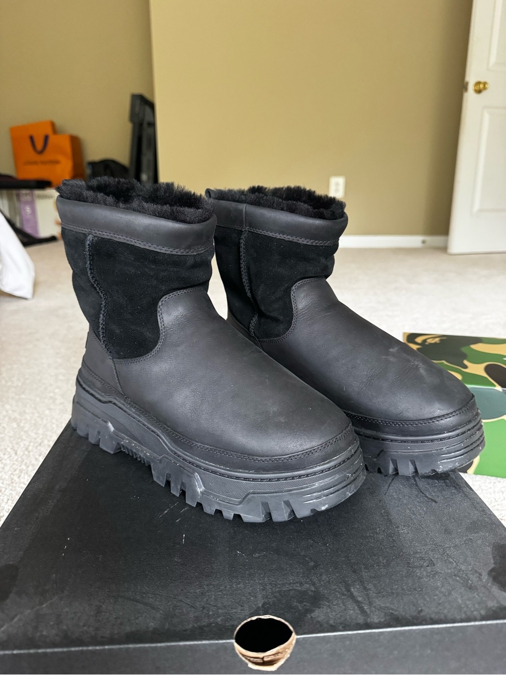 UGG Heritage Trailgazer Pull-On Boot Mens Size 9.5 Black